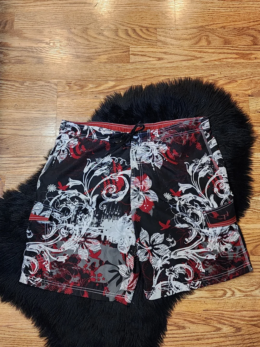 Black & Red Floral Graphic Men’s Board Shorts Swim Shorts Size L 8